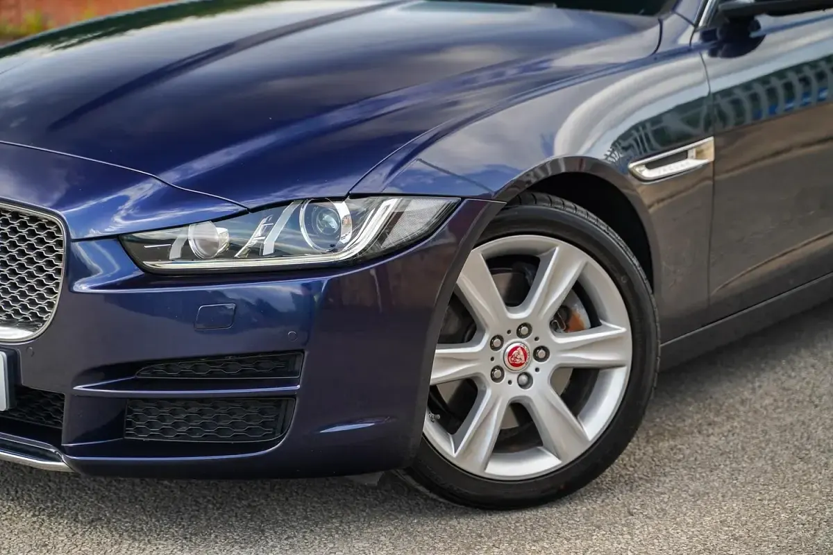 Used Jaguar XE Portfolio 250 HP (183 kW) 2018 Blue Sedan
