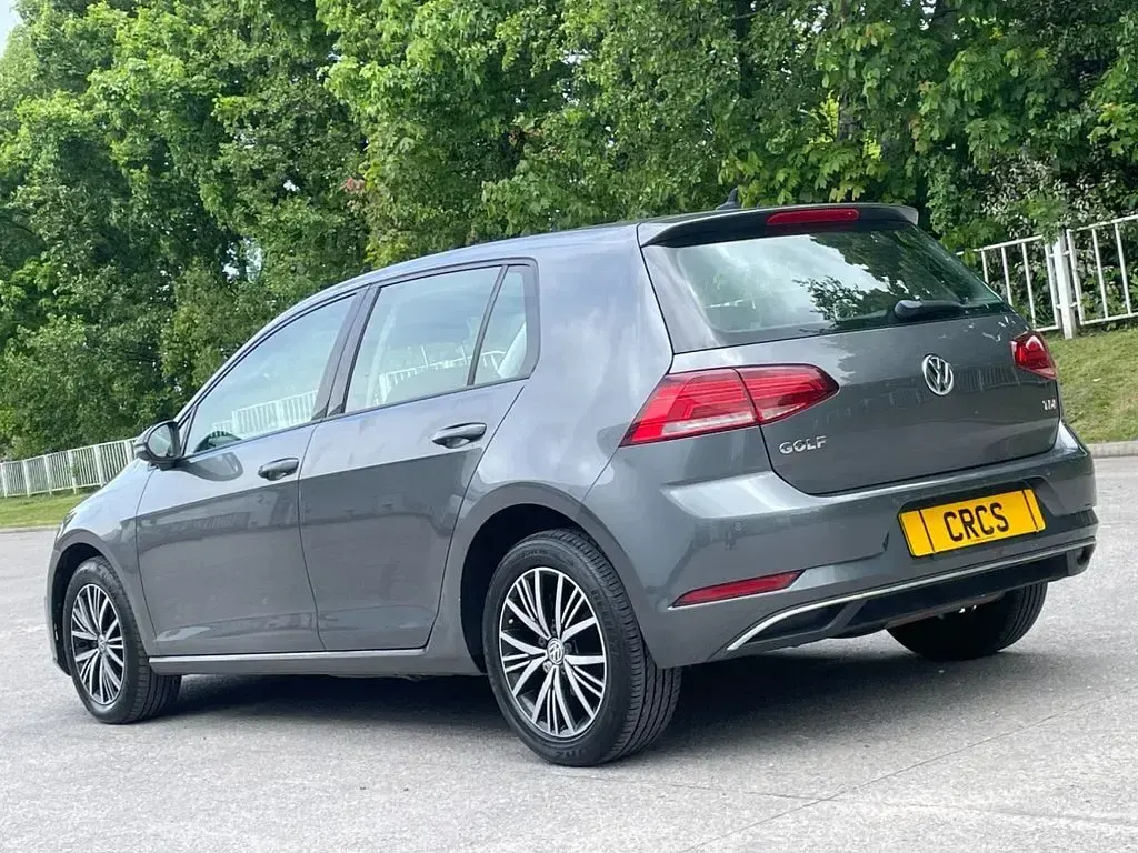 Used VW Golf VII SE 115 HP (84 kW) 2017 Grey Hatchback