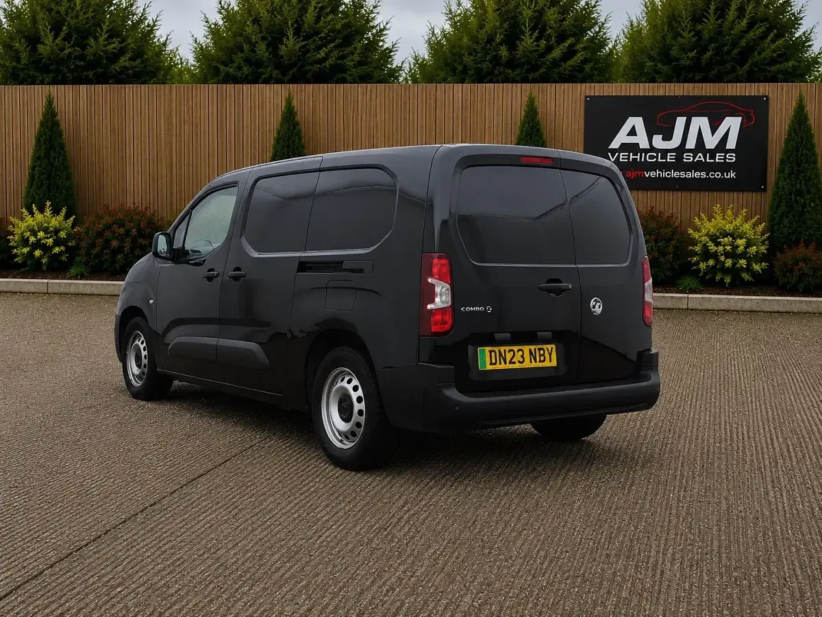 Used Vauxhall Combo 100 kW (136 HP) 2023 Black MPV