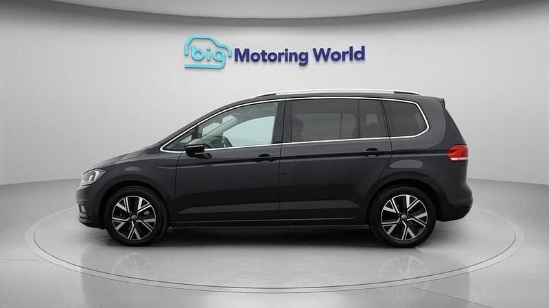 Used VW Touran SEL 150 HP (110 kW) 2022 Grey MPV