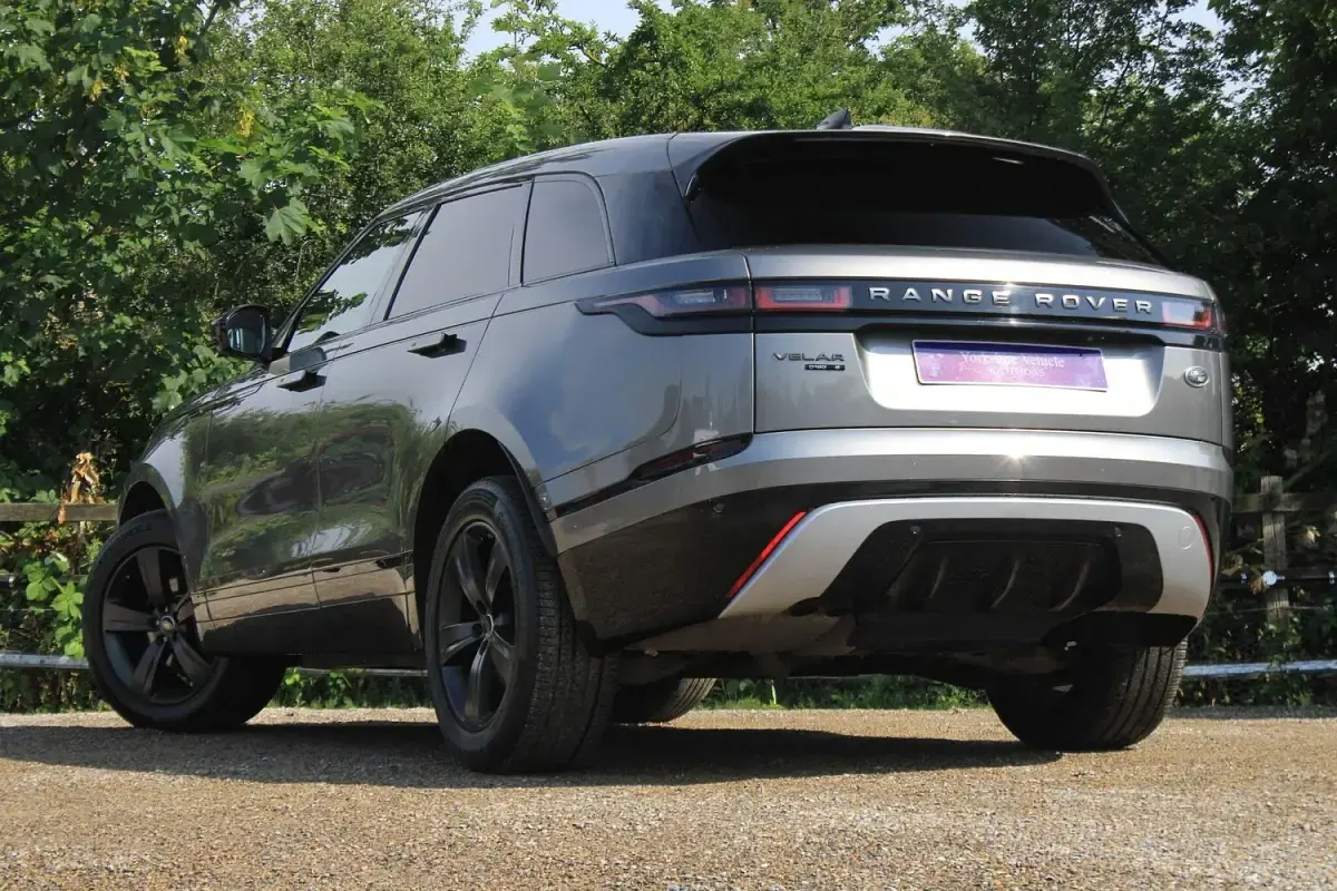 Used Land Rover Range Rover Velar R-Dynamic 177 HP (130 kW) 2020 Silver SUV