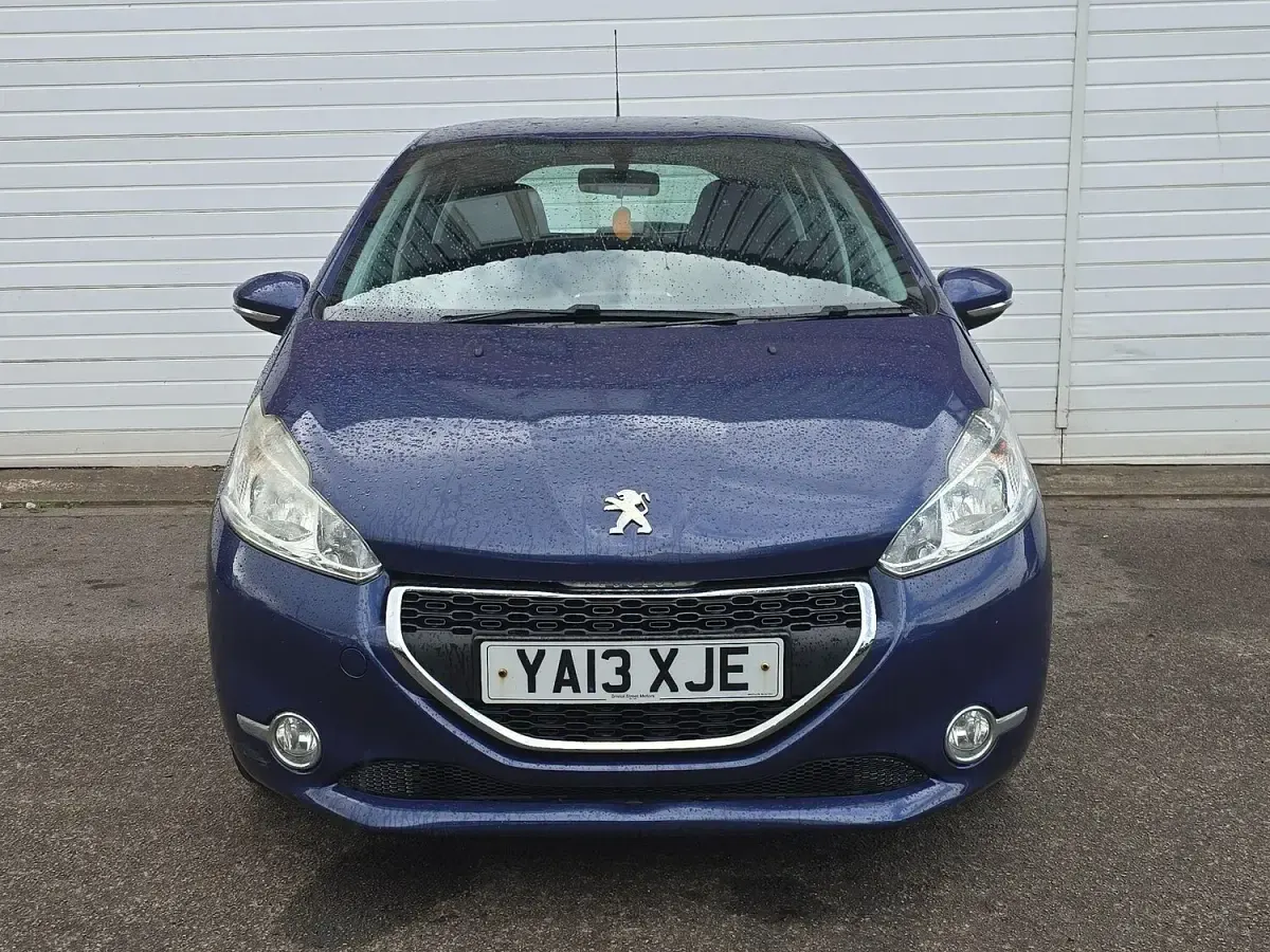 Używany Peugeot 208 Active 82 KM (60 kW) 2013 Niebieski Hatchback
