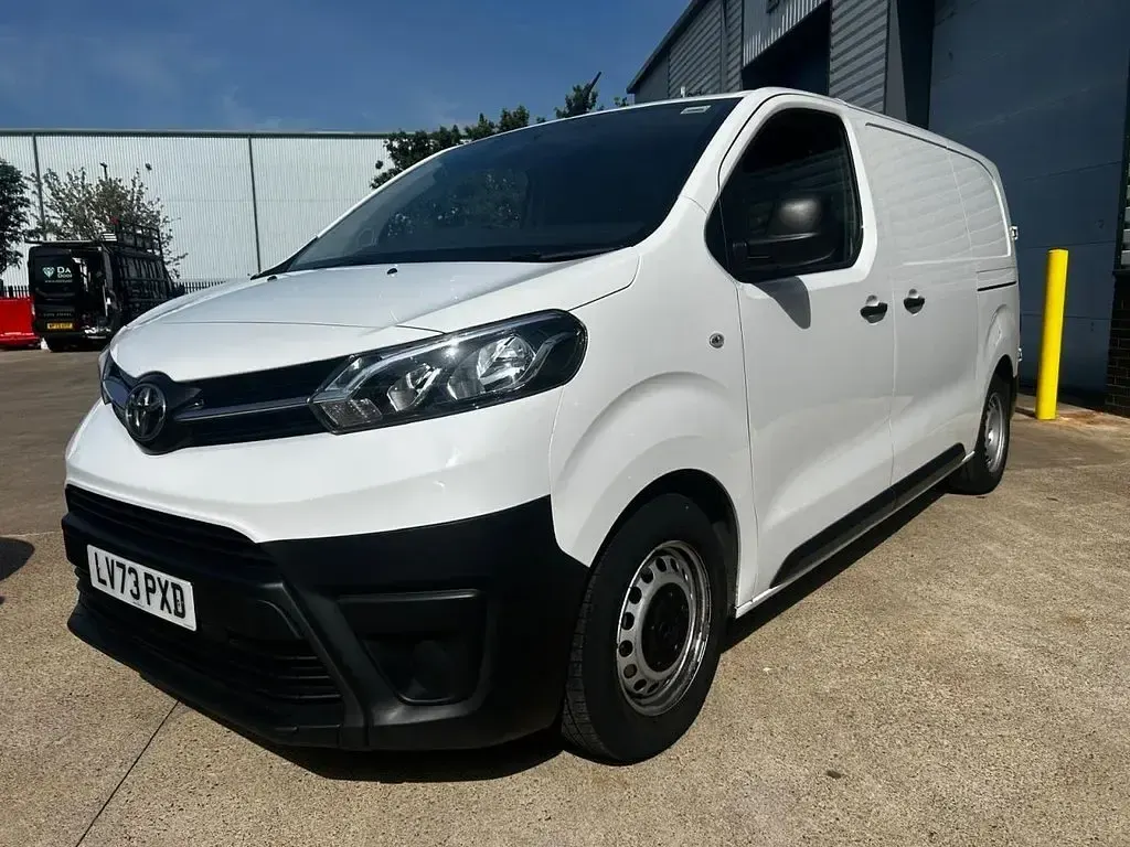 Used Toyota Proace Active 100 HP (73 kW) 2023 White MPV