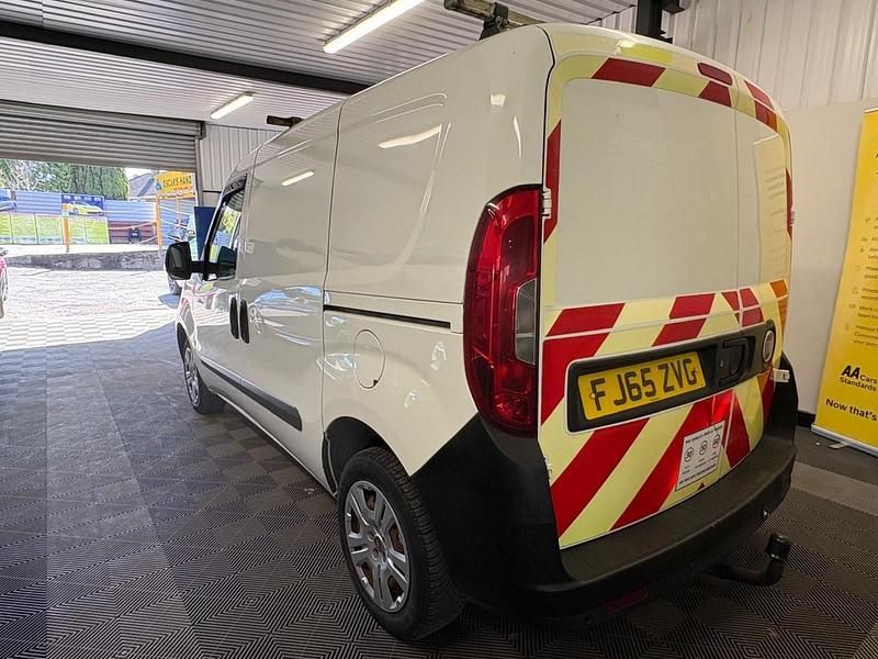 Used Fiat Doblò 90 HP (66 kW) 2015 White MPV