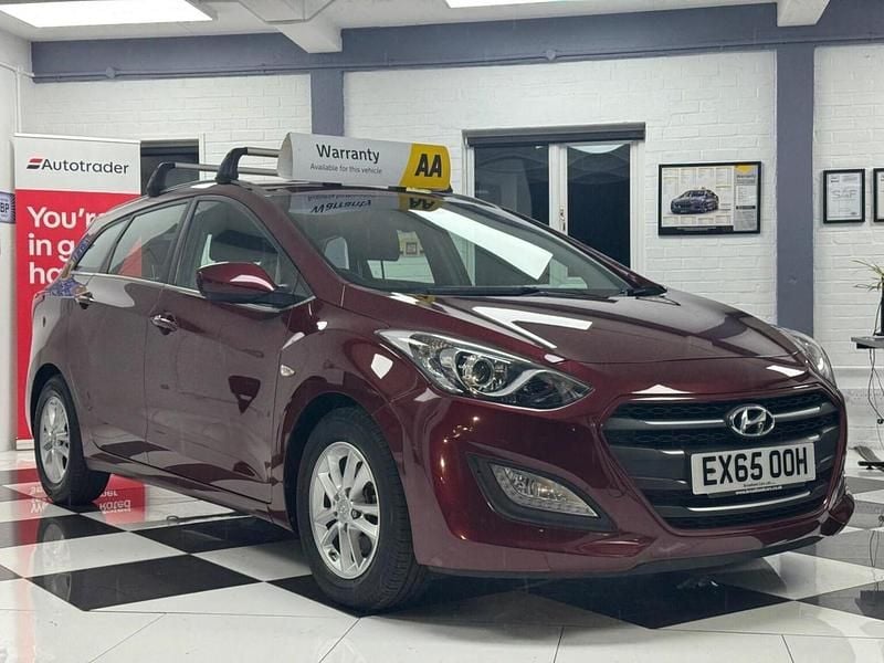 Red Used 2015 Hyundai i30 SE Estate | £5,995 (Fair price) - Image 1/4