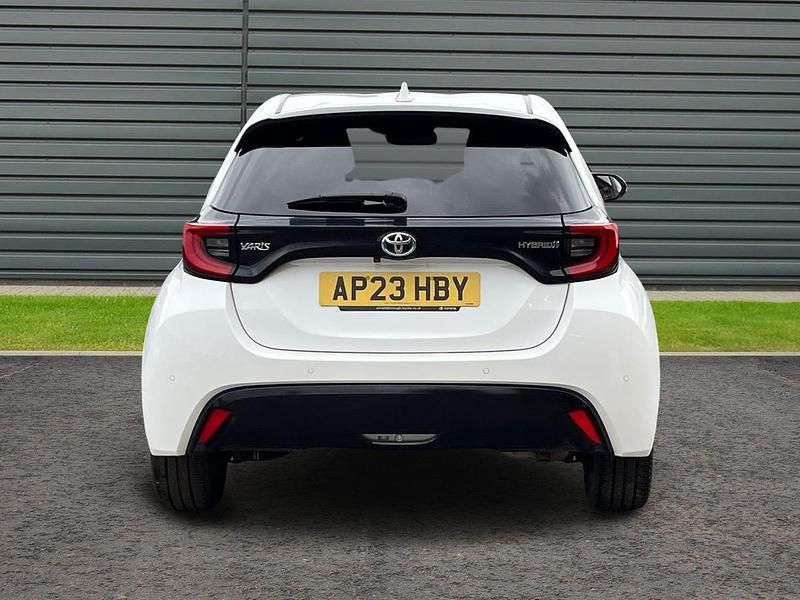 Used Toyota Yaris 116 HP (85 kW) 2023 Pure white Hatchback