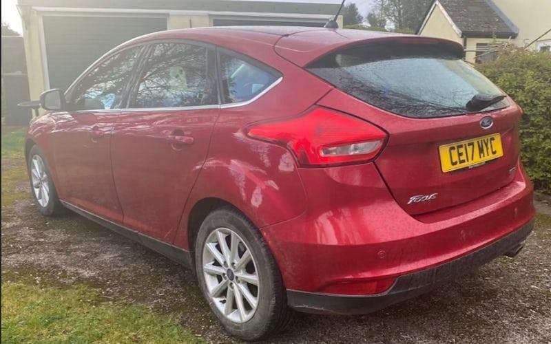 Used Ford Focus Titanium 150 HP (110 kW) 2017 Red Hatchback