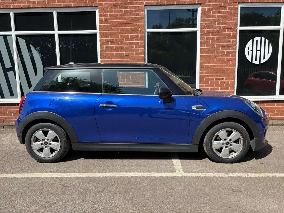 Used Mini Cooper Classic 134 HP (98 kW) 2019 Blue Hatchback