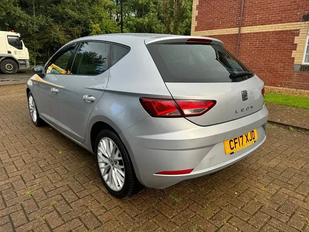 Second-hand Seat Leon SE Dynamic 110 CP (80 kW) 2017 Argintiu Hatchback