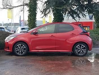 Used Toyota Yaris Hybrid Design 116 HP (85 kW) 2022 Red Hatchback