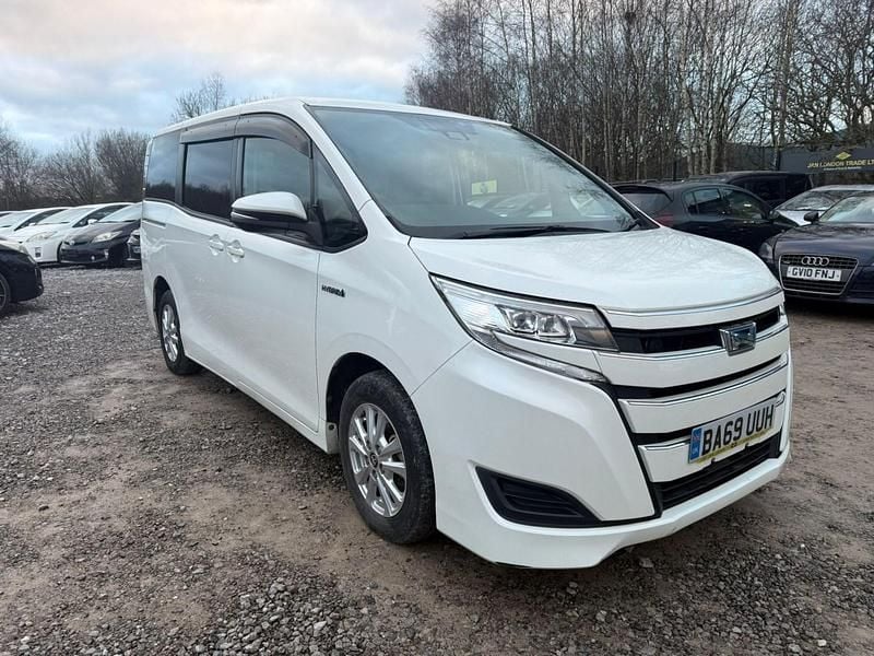 Begagnad Toyota Noah 2026 Vit Minibuss