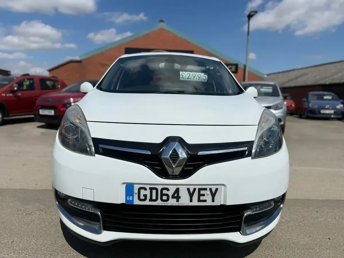 Used Renault Scénic Dynamique 2015 White MPV