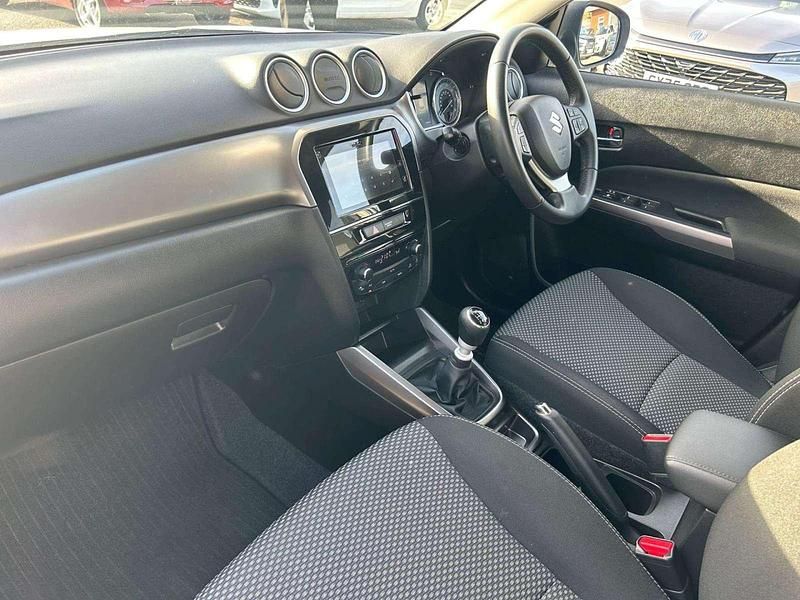 Used Suzuki Vitara SZ-T 129 HP (94 kW) 2021 Superior white Estate