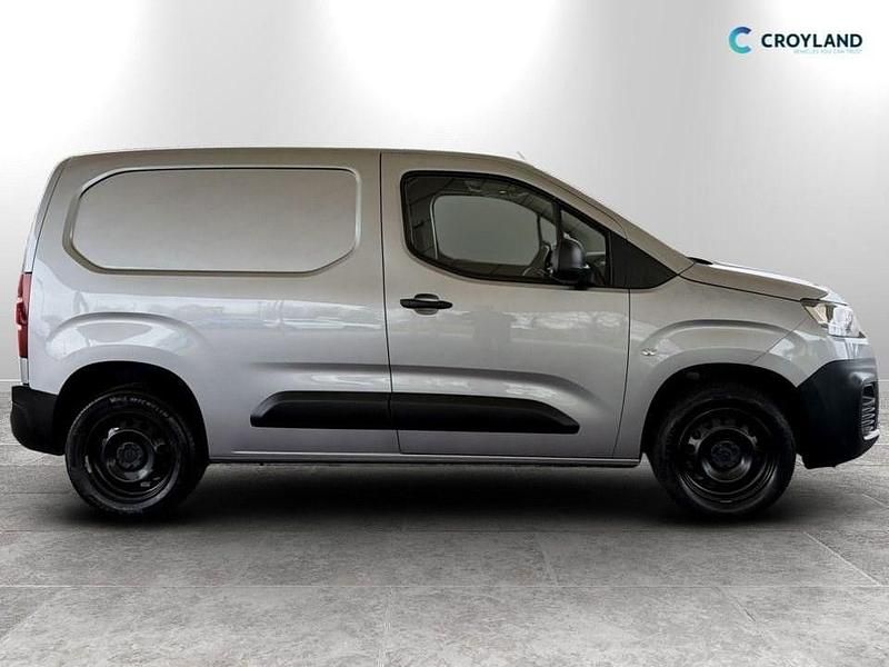 Used Citroën Berlingo 100 HP (73 kW) 2023 Grey MPV