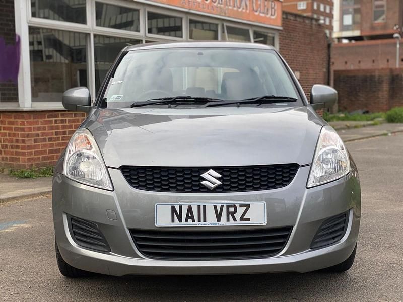 Usado Suzuki Swift SZ3 94 HP (69 kW) 2011 Cinzento Citadino