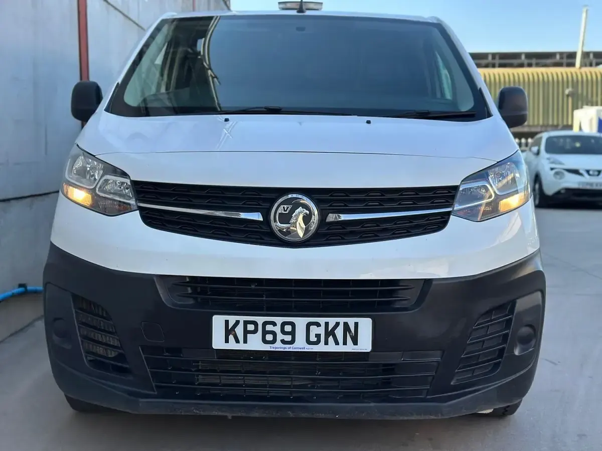 Used Vauxhall Vivaro Edition 100 HP (73 kW) 2019 White MPV