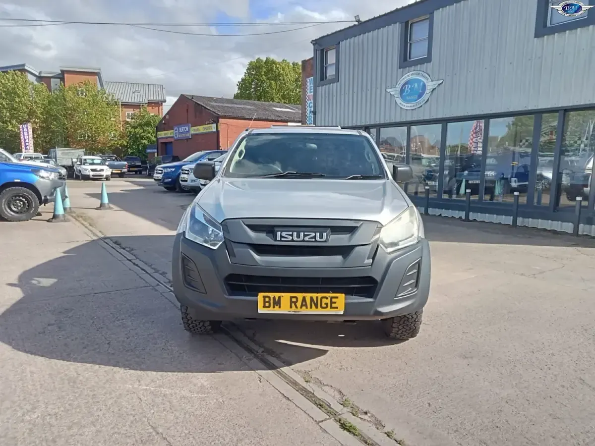 Used Isuzu D-Max 164 HP (120 kW) 2019 Silver Pickup