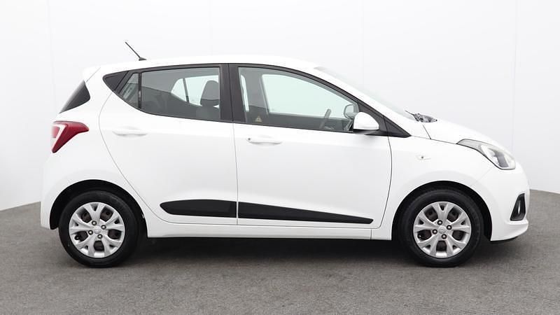 Used Hyundai i10 SE 87 HP (63 kW) 2017 White Hatchback