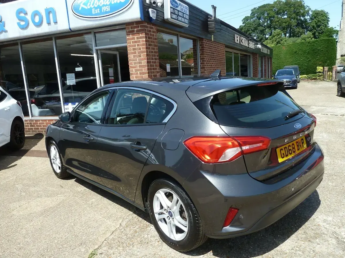 Used Ford Focus Zetec 125 HP (91 kW) 2018 Grey Hatchback