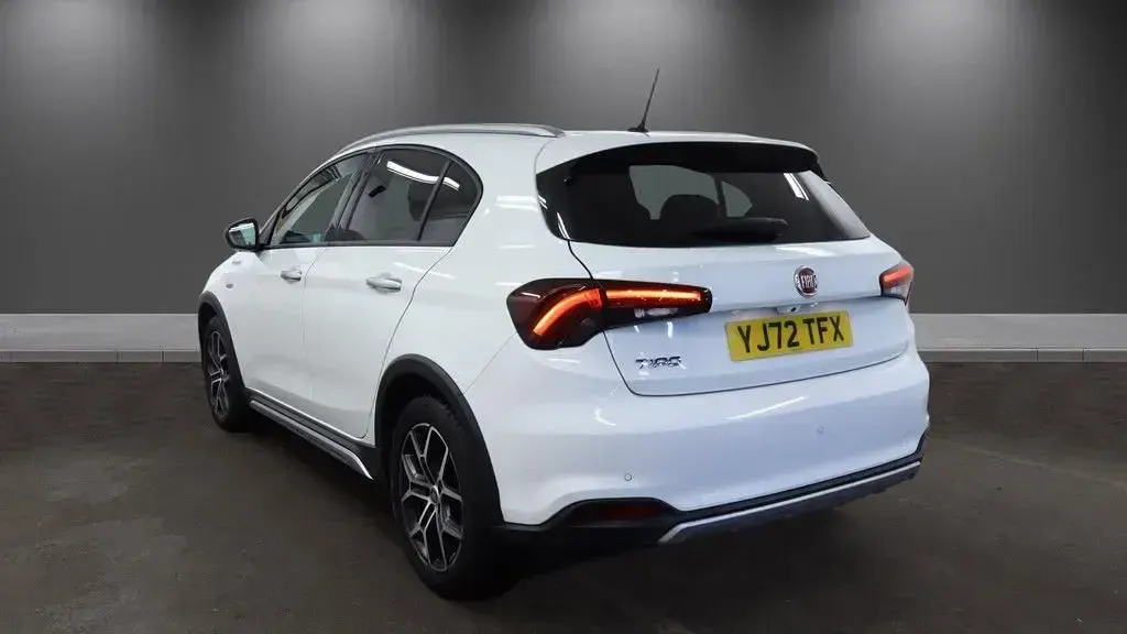 Begagnad Fiat Tipo Cross 100 HK (73 kW) 2023 Vit Halvkombi