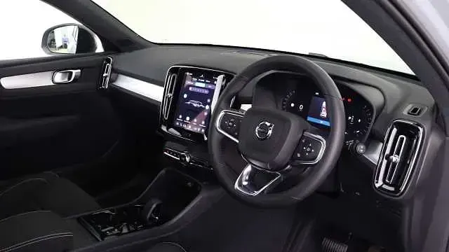 New Volvo XC40 Plus 197 HP (144 kW) 2027 SUV