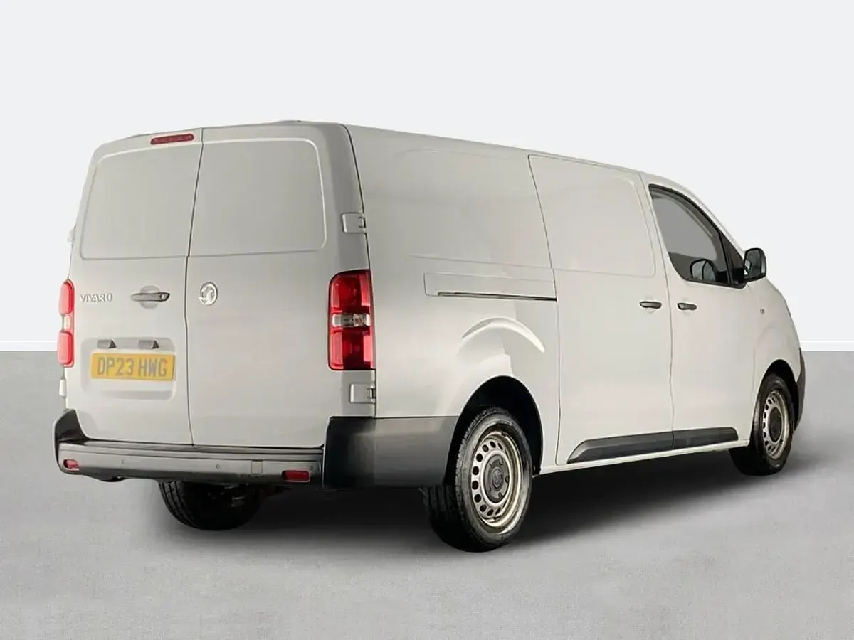 Usado Vauxhall Vivaro 100 HP (73 kW) 2023 Branco Monovolume