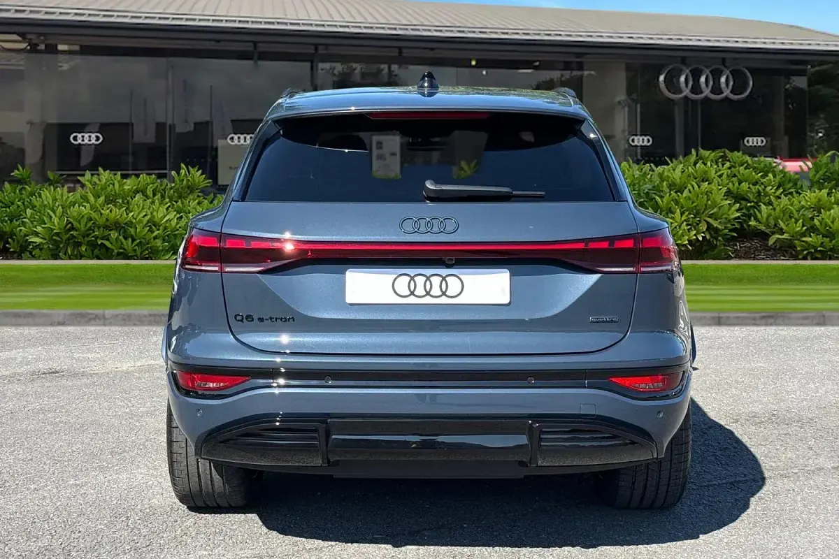 New Audi Q6 e-tron Black Edition 284 kW (387 HP) 2026 Blue SUV