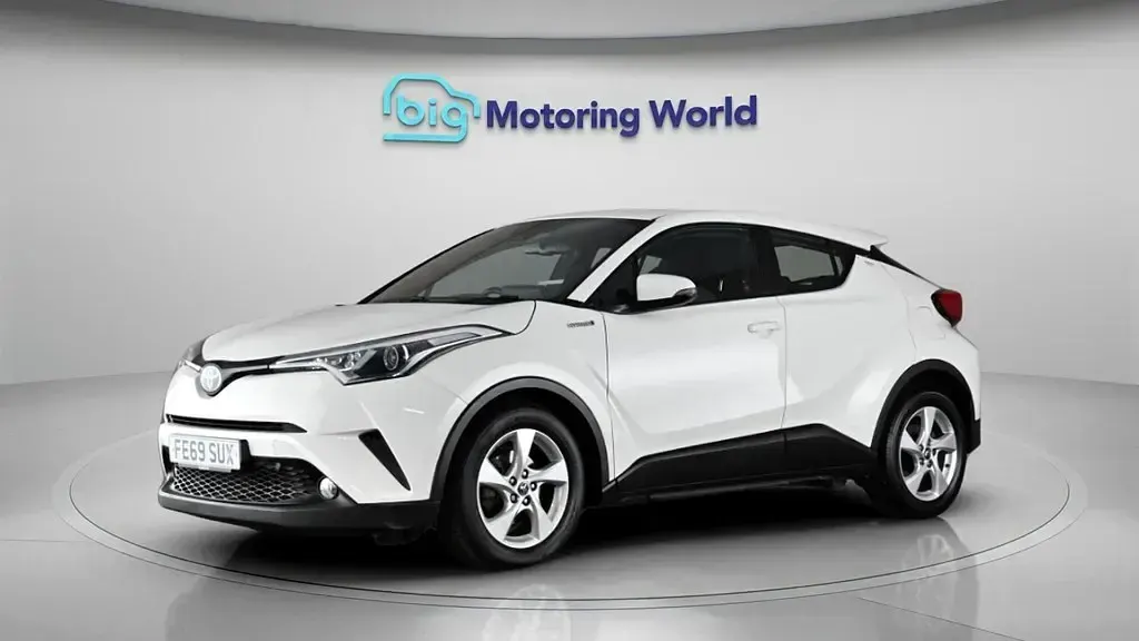 Second-hand Toyota C-HR 122 CP (89 kW) 2019 Alb SUV