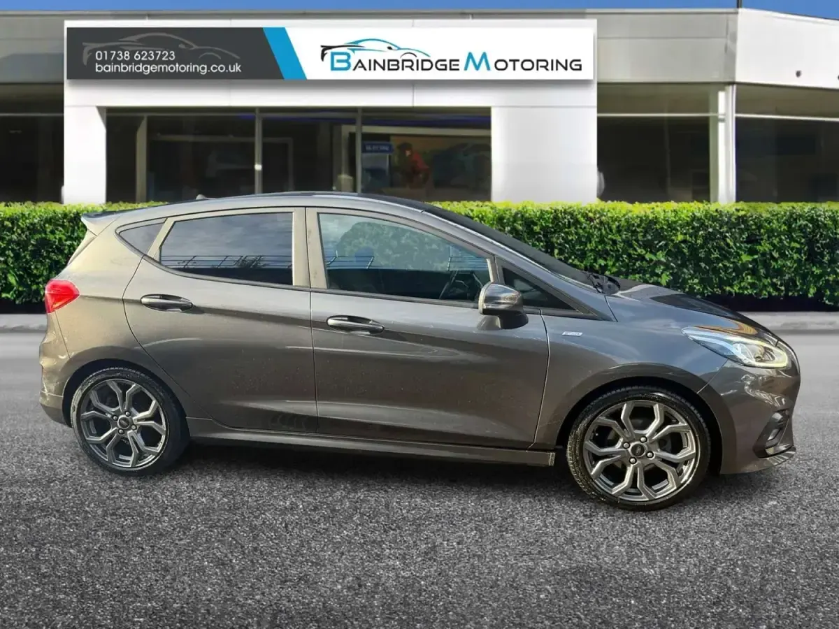 Usado Ford Fiesta ST-Line 125 HP (91 kW) 2019 Cinzento Citadino