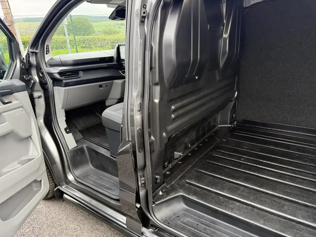 Used Ford Transit Custom Limited 136 HP (100 kW) 2024 Grey Van