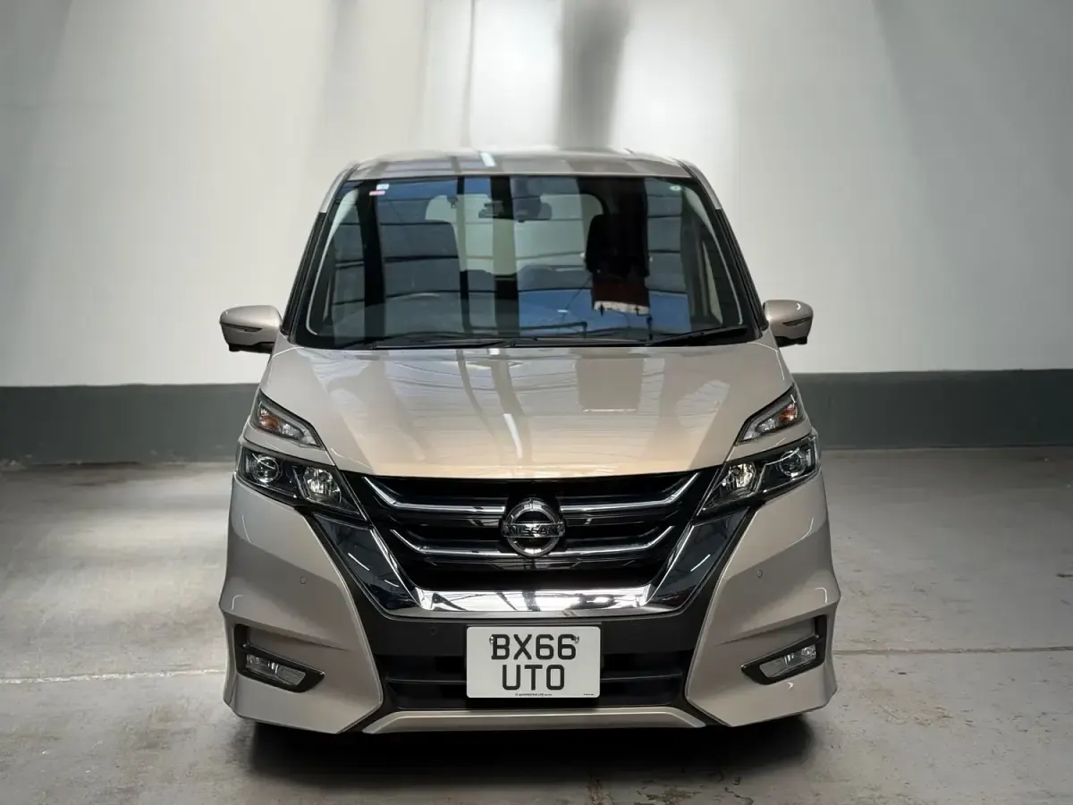 Begagnad Nissan Serena 2024 Vit Minibuss