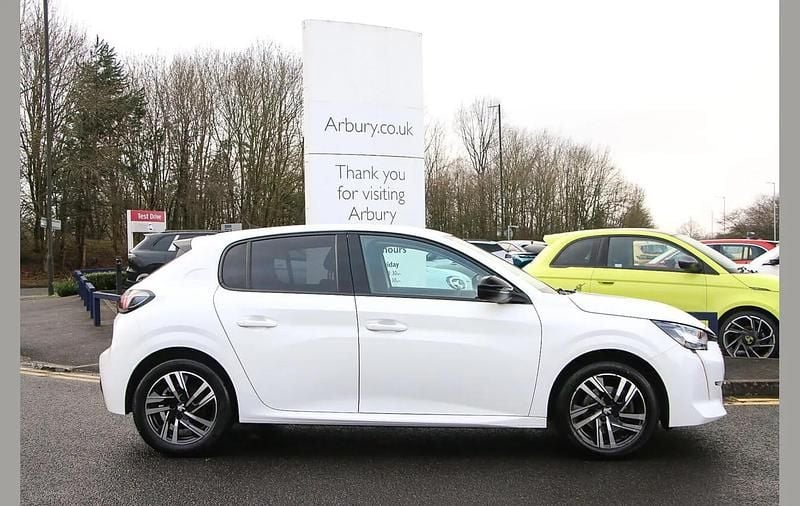 Used Peugeot 208 Allure Premium 101 HP (74 kW) 2022 White Hatchback