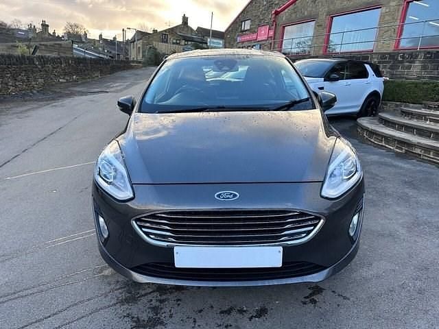 Used Ford Fiesta Zetec 85 HP (62 kW) 2017 Grey Hatchback