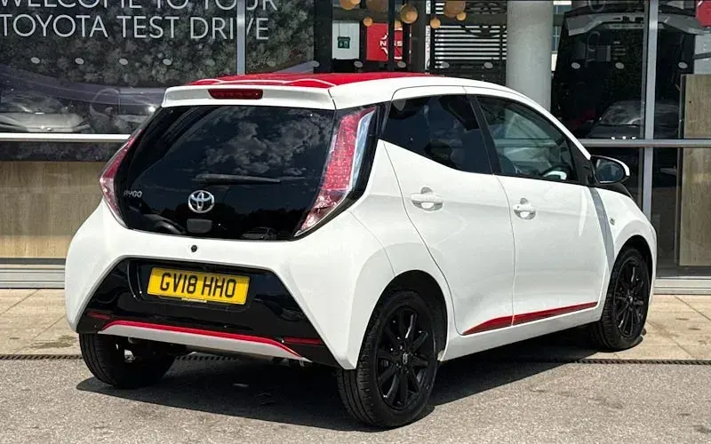 Used Toyota Aygo x-press 69 HP (50 kW) 2018 White Hatchback