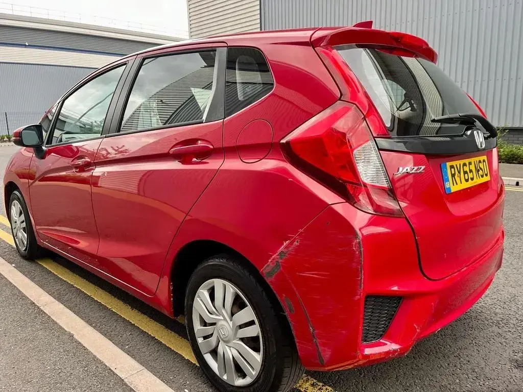 Used Honda Jazz S 102 HP (75 kW) 2016 Red Hatchback