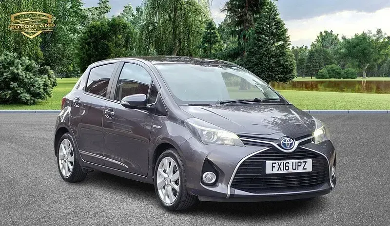 Used Toyota Yaris 100 HP (73 kW) 2016 Grey Hatchback