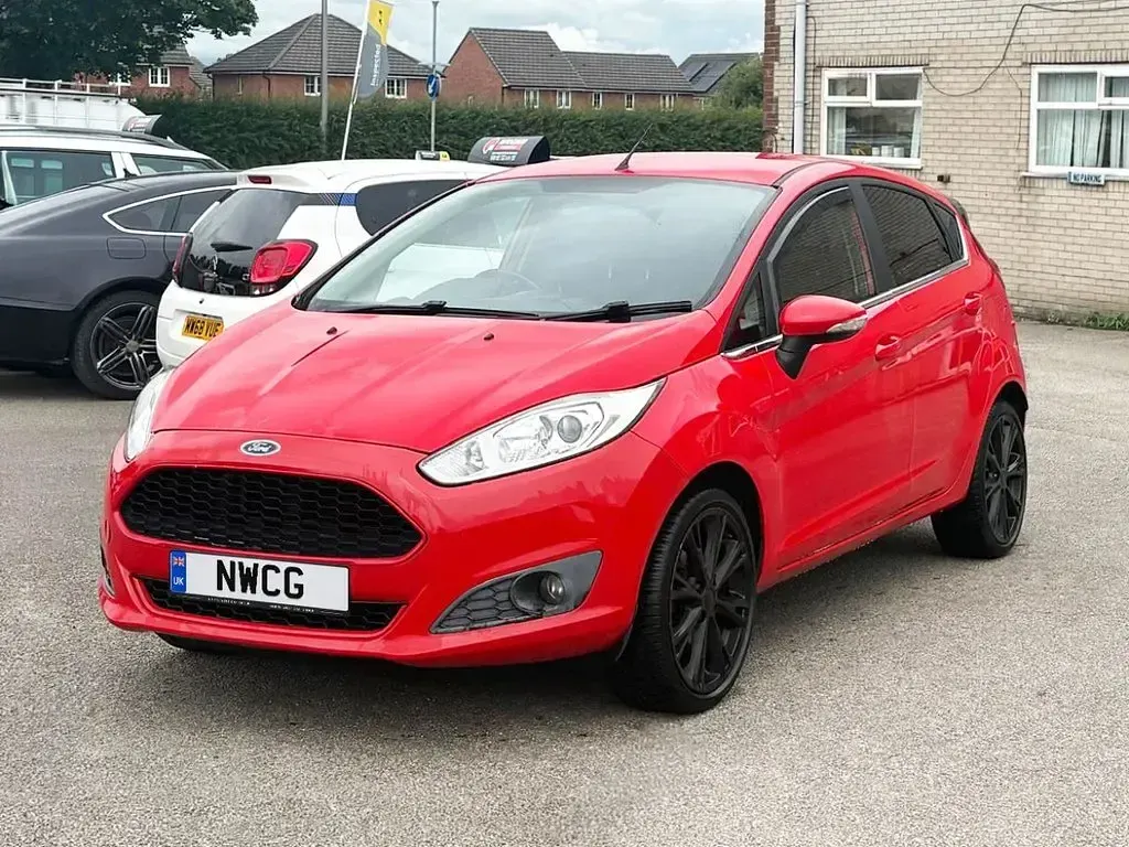 Used Ford Fiesta Zetec 82 HP (60 kW) 2013 Red Hatchback
