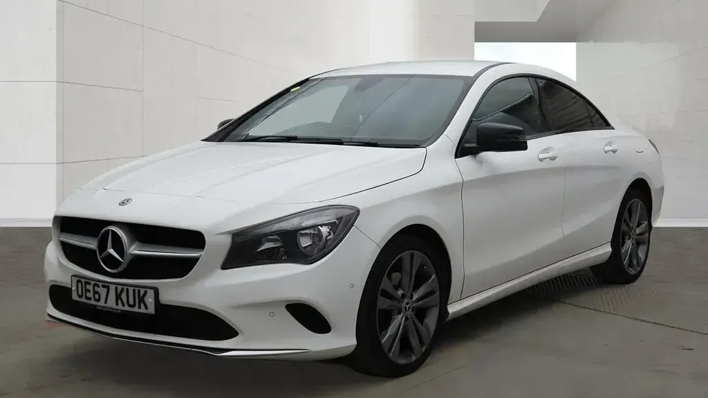 Usado Mercedes CLA200 136 HP (100 kW) 2018 Branco Sedan