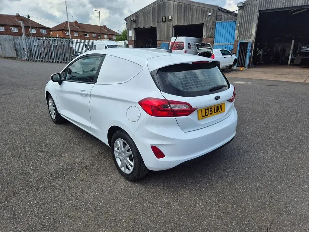 Used Ford Fiesta S 85 HP (62 kW) 2019 White Hatchback