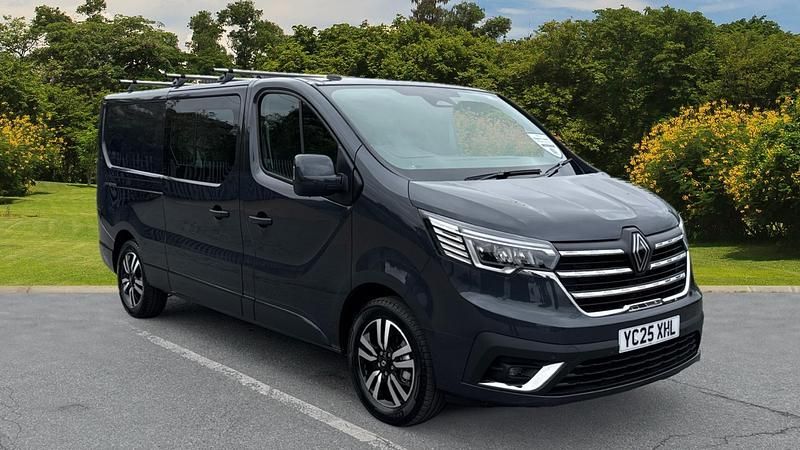New 2025 Renault Trafic Van | £28,995 - Image 1/3