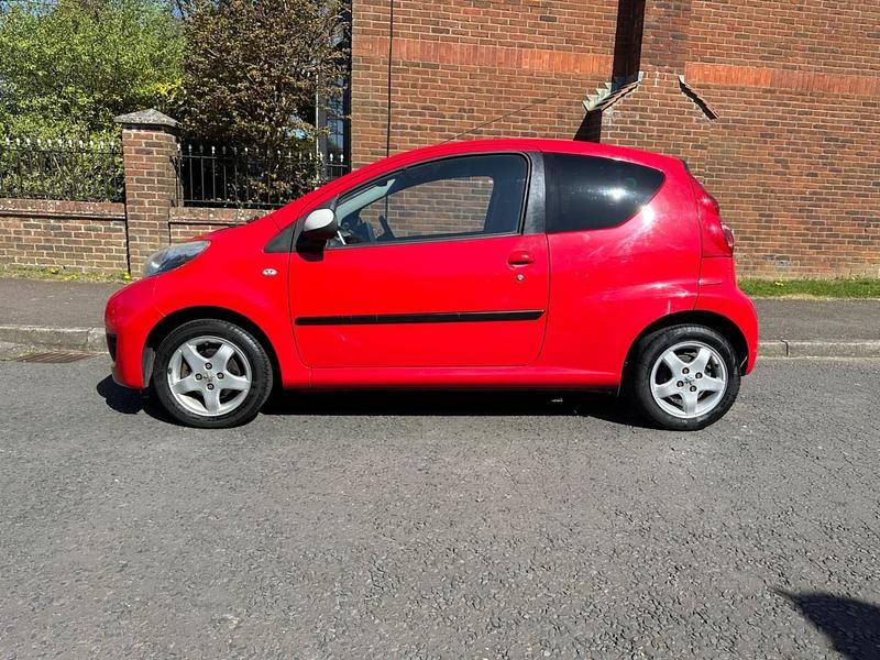 Used Peugeot 107 Sportium 68 HP (50 kW) 2011 Red Hatchback