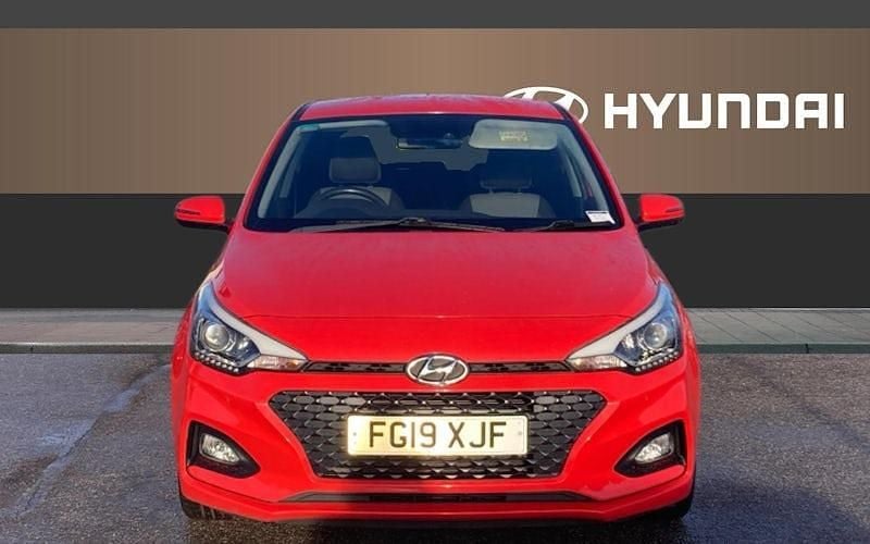Used Hyundai i20 Premium 84 HP (61 kW) 2019 Red Hatchback