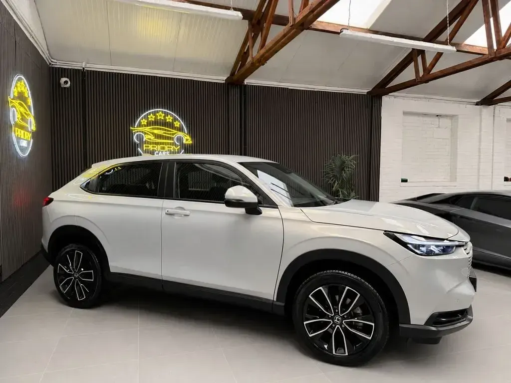 Used Honda HR-V Elegance 131 HP (96 kW) 2023 White SUV