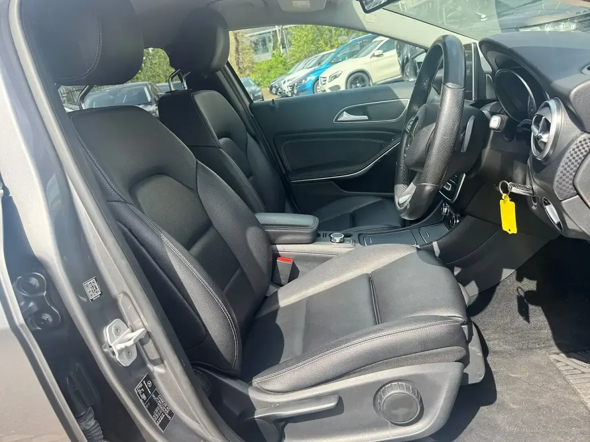 Begagnad Mercedes A200 Premium 136 HK (100 kW) 2016 Grå Halvkombi