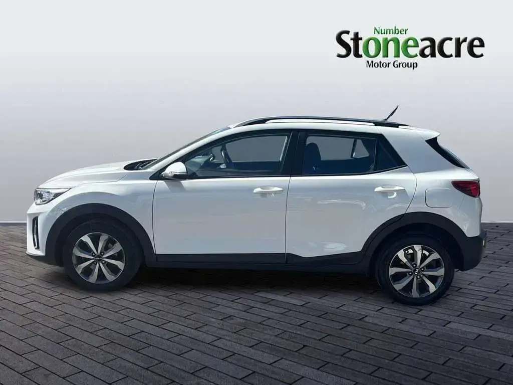 Used Kia Stonic 99 HP (72 kW) 2022 White SUV