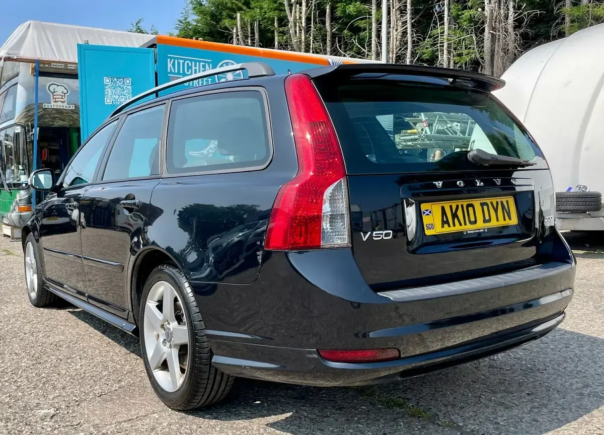Used Volvo V50 R-Design 134 HP (98 kW) 2010 Black Estate