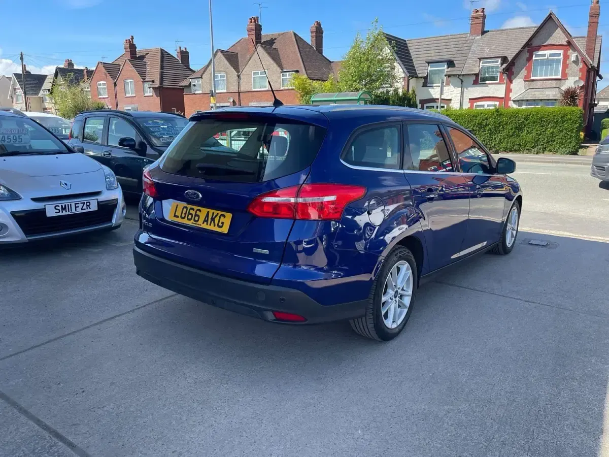 Usado Ford Focus Zetec 125 HP (91 kW) 2016 Azul Carrinha