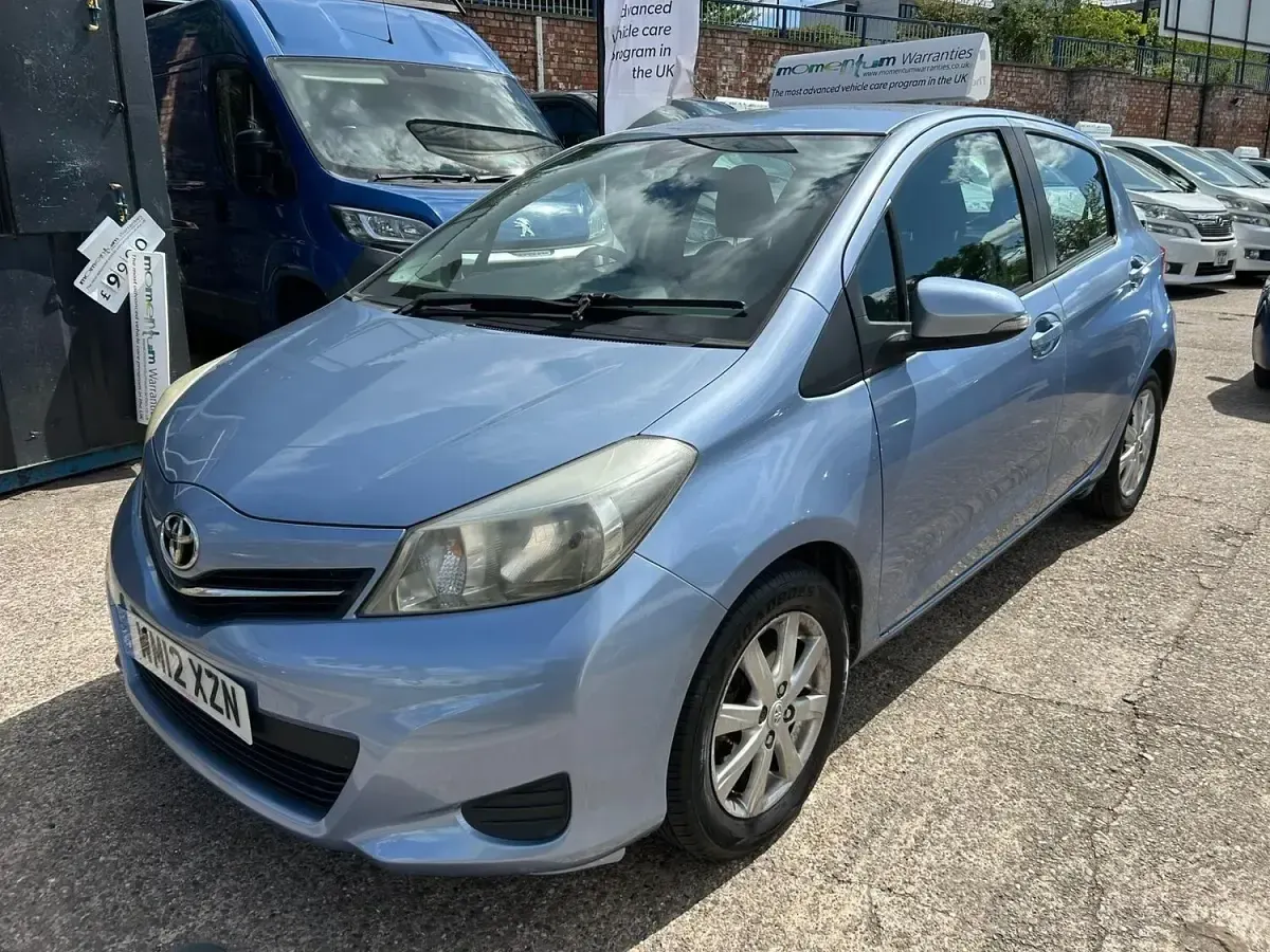 Used Toyota Yaris 99 HP (72 kW) 2012 Blue Hatchback
