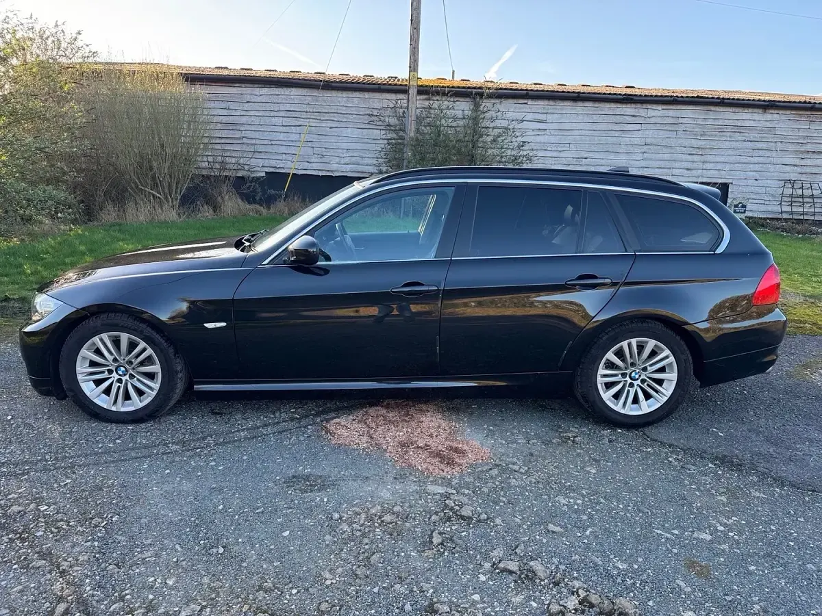 Used BMW 325 2011 Black Estate