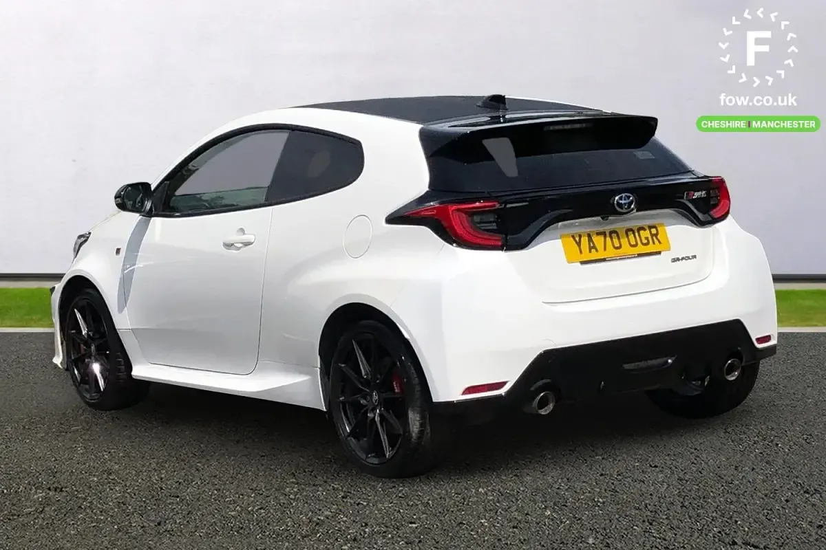 Used Toyota Yaris 272 HP (200 kW) 2020 White Hatchback